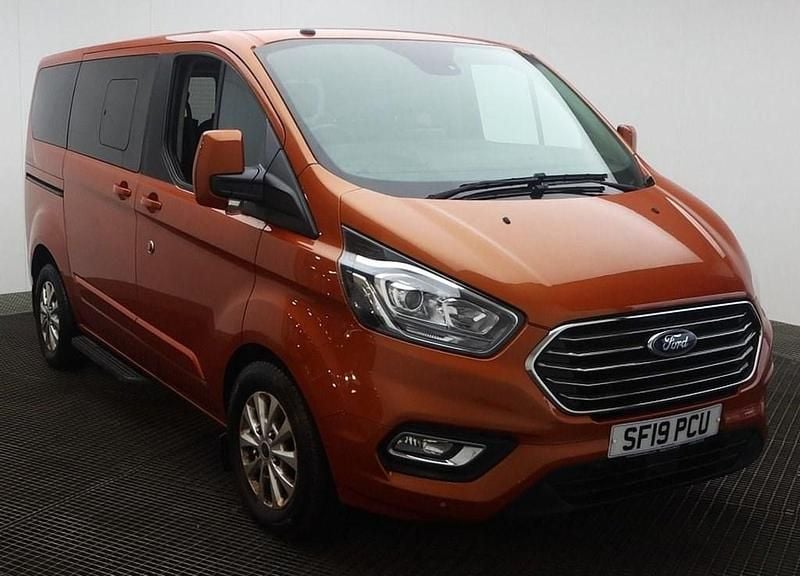 Used Ford Tourneo Custom Titanium 130 HP (95 kW) 2019 Orange Van