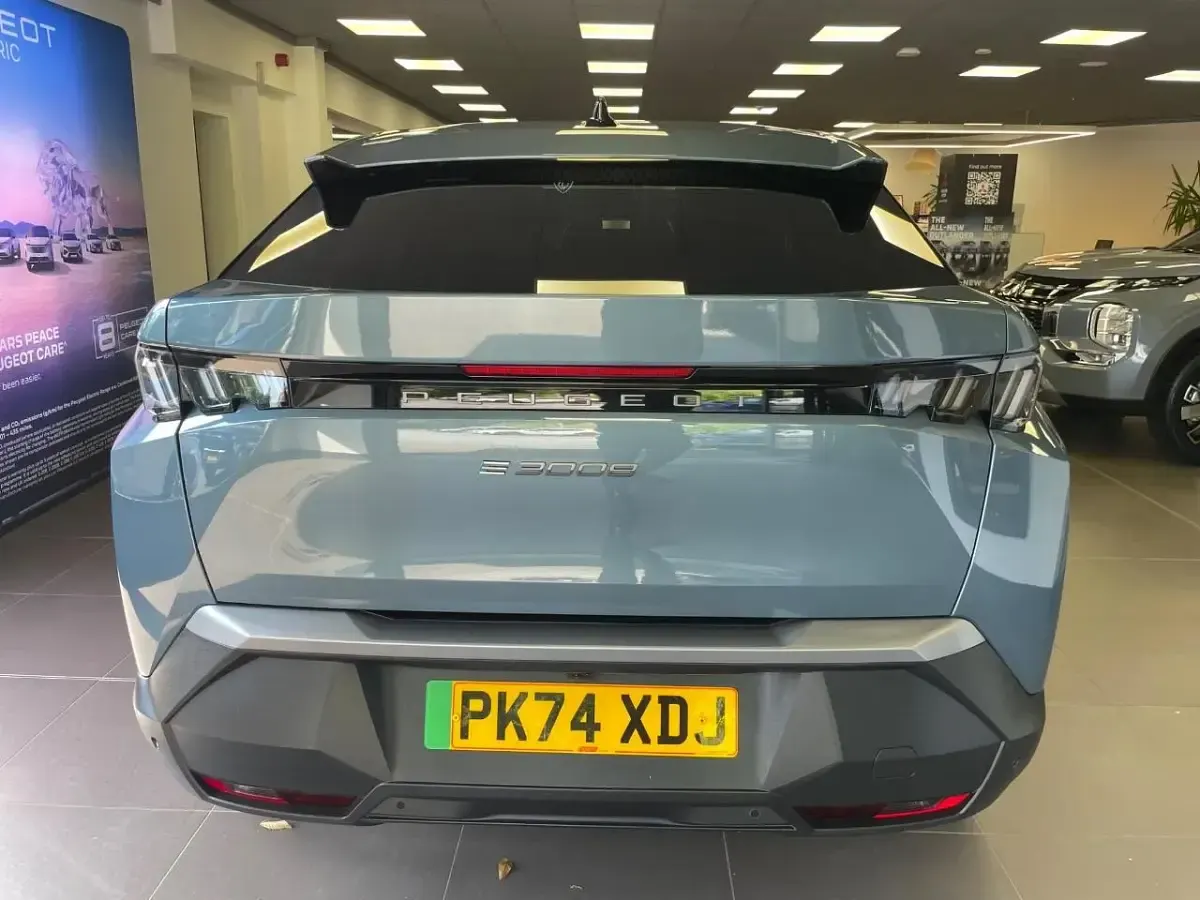 Used Peugeot e-3008 Allure 152 kW (207 HP) 2024 Blue SUV