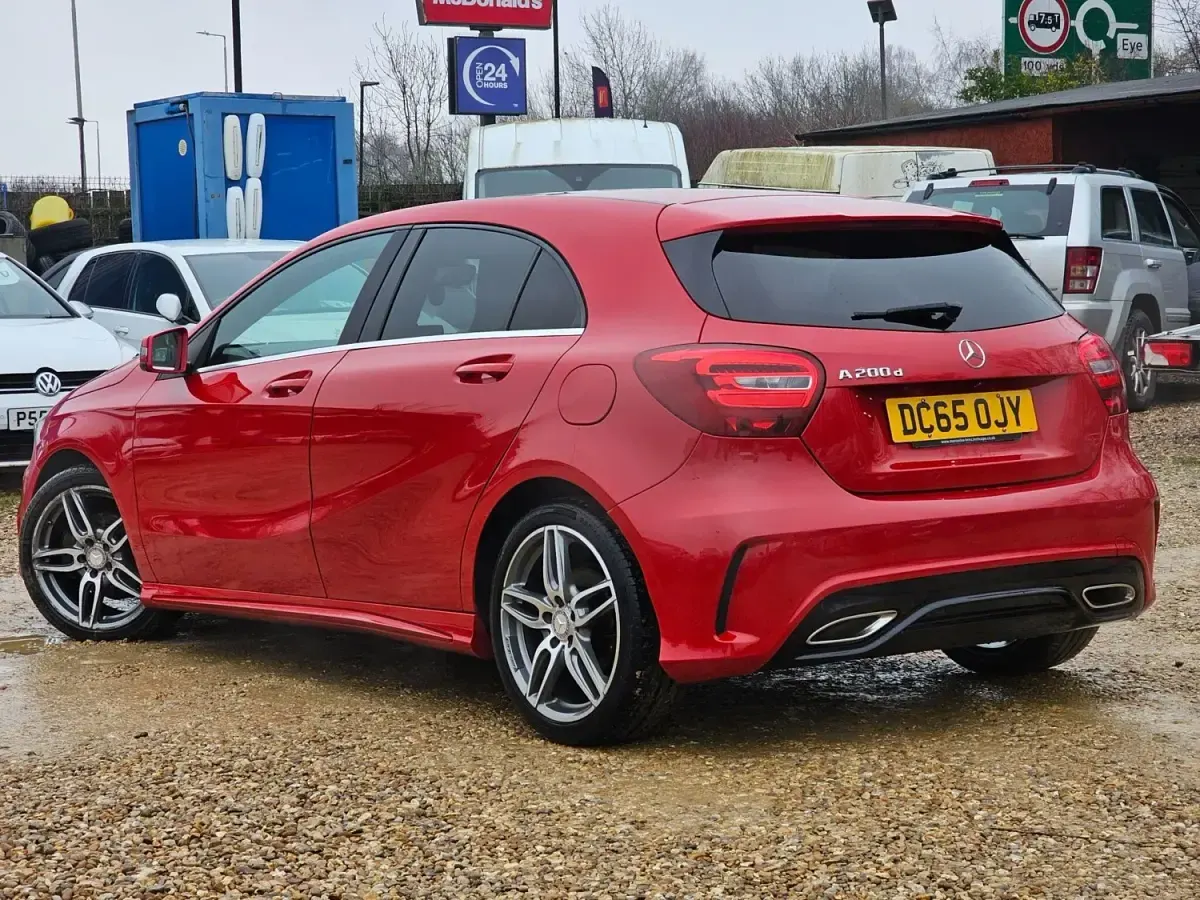 Käytetty Mercedes A200 AMG line 2015 Punainen Viistoperä
