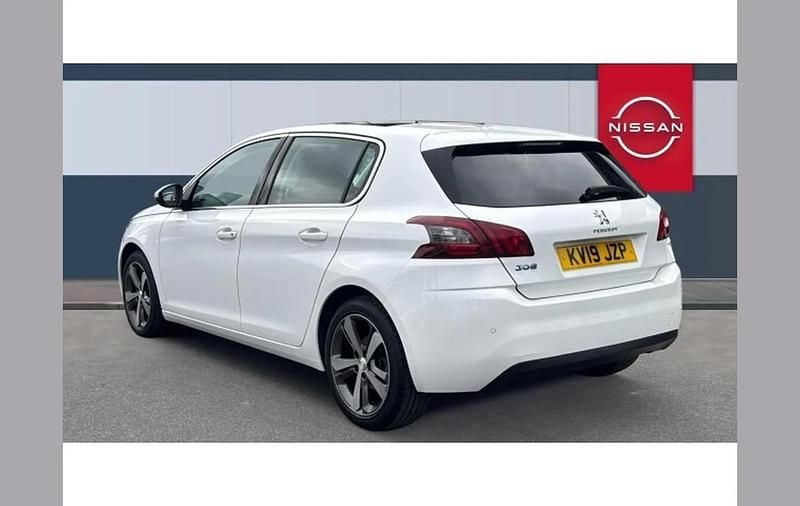 Used Peugeot 308 Allure 131 HP (96 kW) 2019 White Hatchback
