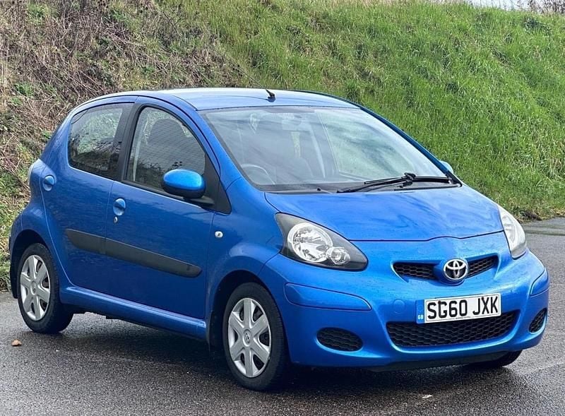 Usado Toyota Aygo 68 HP (50 kW) 2010 Azul Citadino