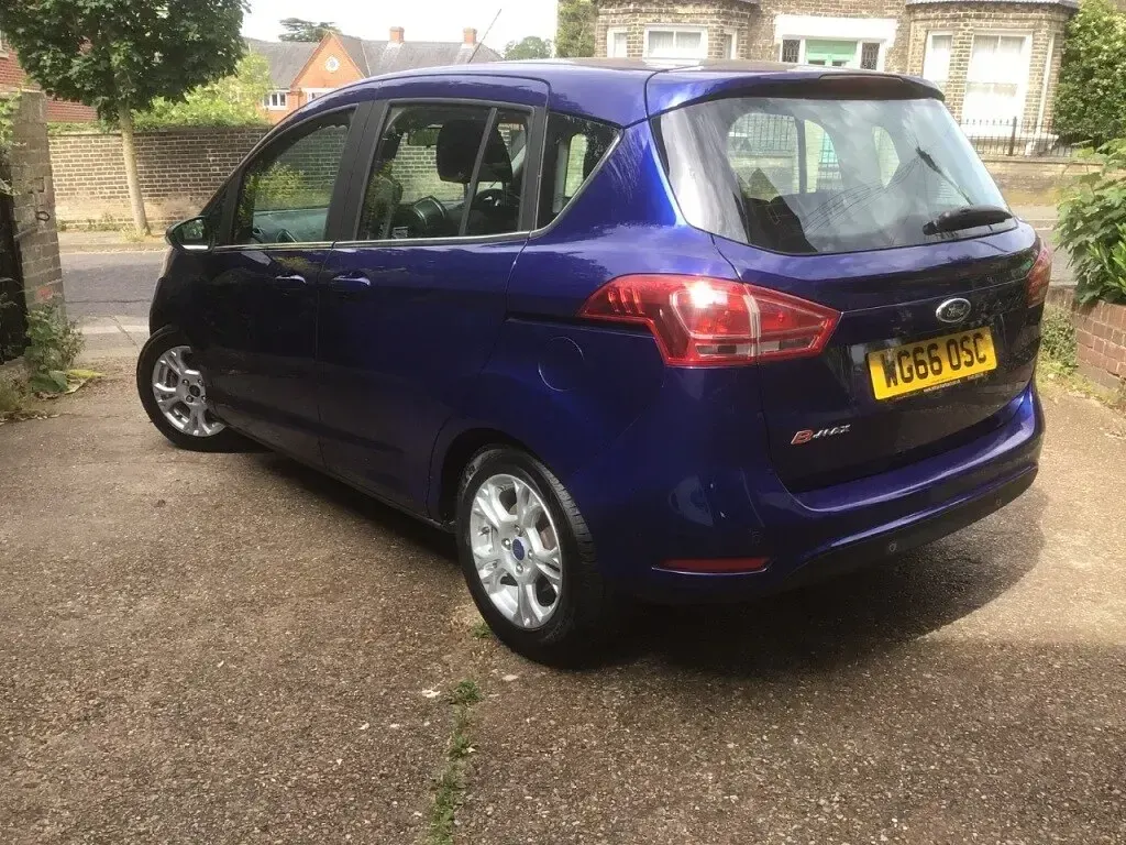 Used Ford B-MAX Zetec 90 HP (66 kW) 2016 Blue MPV