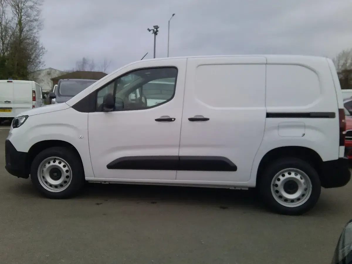 Novo Fiat Doblò 2026 Branco Monovolume