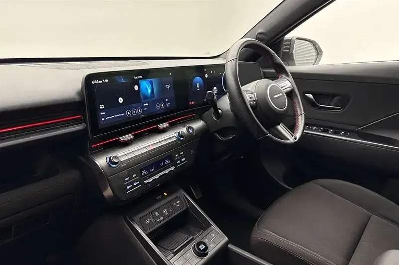 Usado Hyundai Kona N Line 160 kW (218 CV) 2025 Plateado SUV