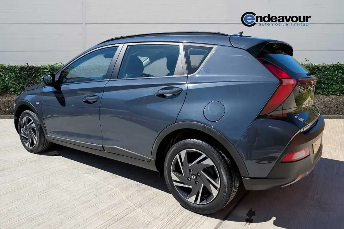 Begagnad Hyundai Bayon SE 2023 Grå SUV