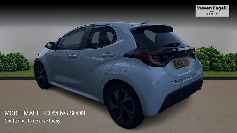 Used Toyota Yaris Hybrid Design 116 HP (85 kW) 2024 White Hatchback