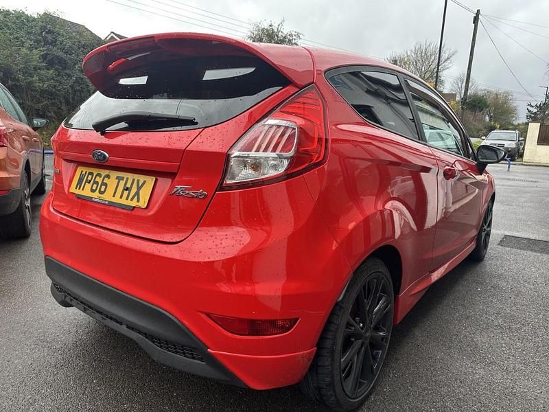 Used Ford Fiesta ST-Line 140 HP (102 kW) 2016 Red Hatchback