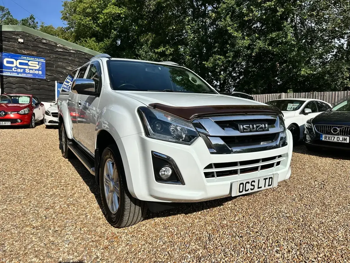 Used Isuzu D-Max 160 HP (117 kW) 2017 White Pickup