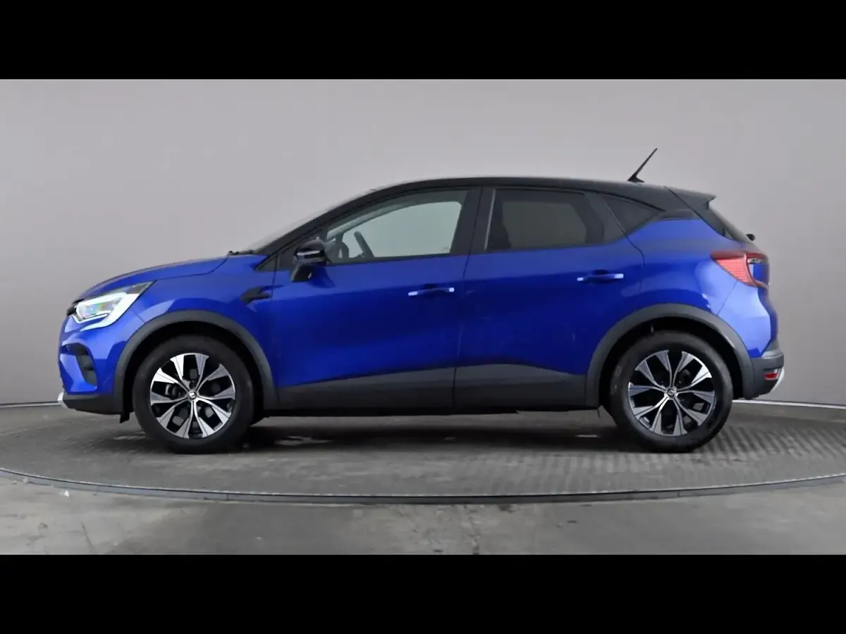 Used Renault Captur Evolution 143 HP (105 kW) 2023 Blue/black SUV