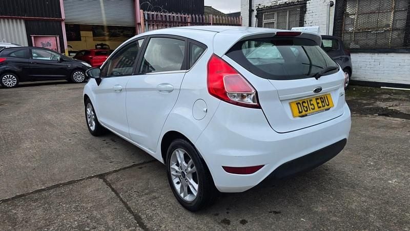 Used Ford Fiesta Zetec 2015 White Hatchback