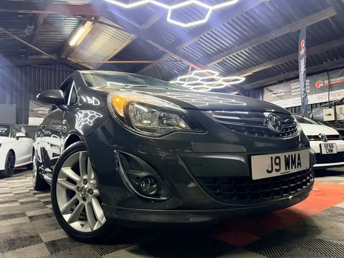 Used Vauxhall Corsa SRi 98 HP (72 kW) 2014 Grey Hatchback