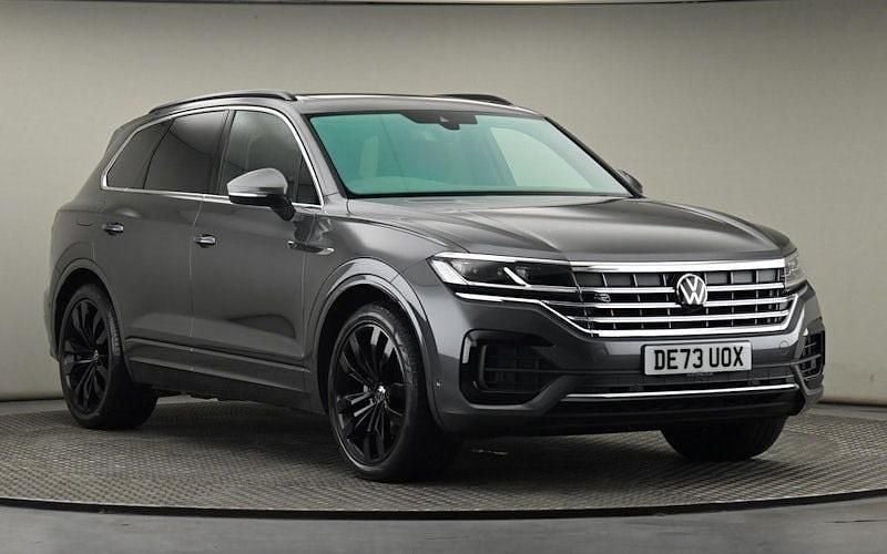 Silicon gray metallic Used 2023 VW Touareg R-line SUV | £41,650 (Good price) - Image 1/4