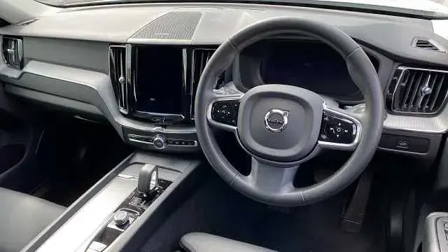 Begagnad Volvo XC60 Plus 197 HK (144 kW) 2023 SUV