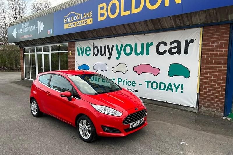 Used Ford Fiesta Zetec 82 HP (60 kW) 2015 Red Hatchback
