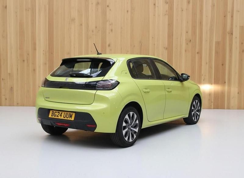 Used Peugeot 208 Active 74 HP (54 kW) 2024 Yellow Hatchback