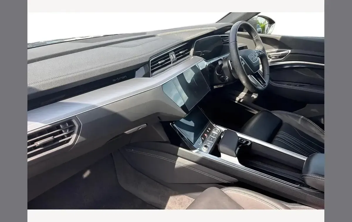 Usado Audi Q8 e-tron S-Line 300 kW (408 CV) 2024 Gris SUV