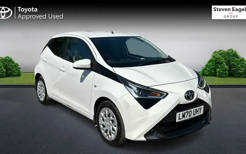 Begagnad Toyota Aygo X-play 72 HK (52 kW) 2021 Halvkombi