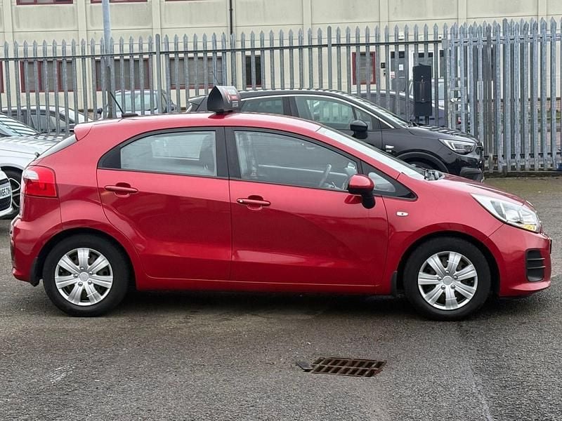 Used Kia Rio Air 84 HP (61 kW) 2015 Red Hatchback