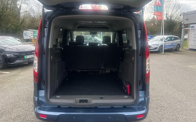 Used Ford Tourneo Titanium 120 HP (88 kW) 2021 Estate