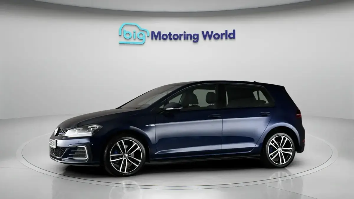 Used VW Golf VII GTE 201 HP (147 kW) 2018 Blue Hatchback