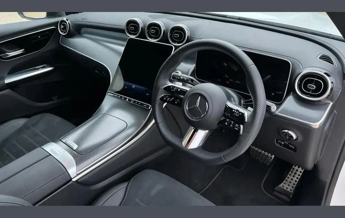 Used Mercedes GLC300 Urban 308 HP (226 kW) 2025 White SUV
