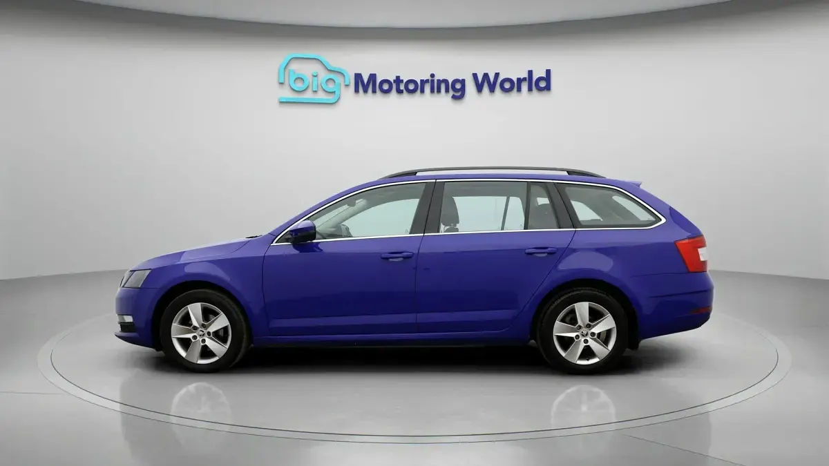 Usado Skoda Octavia SE Technology 116 HP (85 kW) 2020 Azul Carrinha