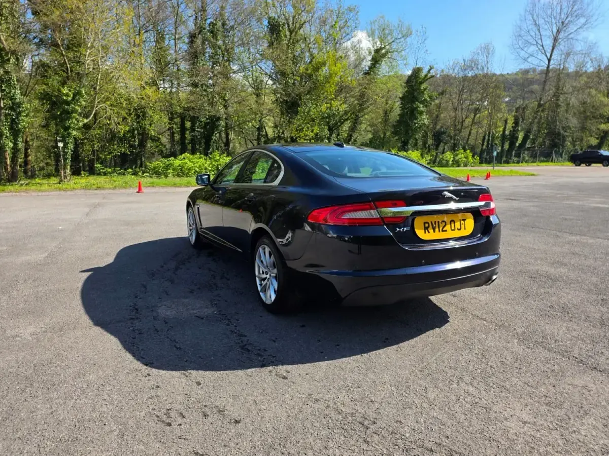 Begagnad Jaguar XF SE 2012 Blå Sedan
