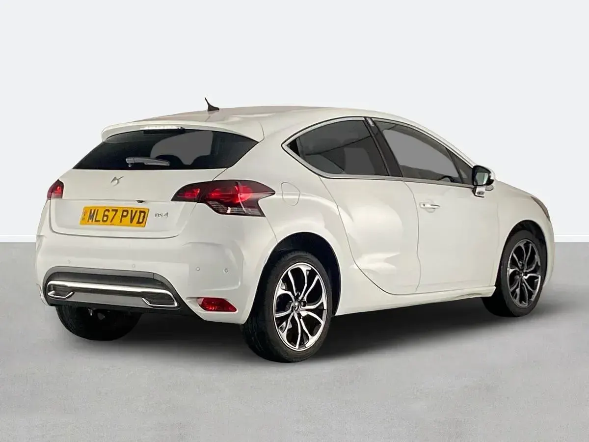 Used DS Automobiles DS4 Prestige 2017 White Hatchback