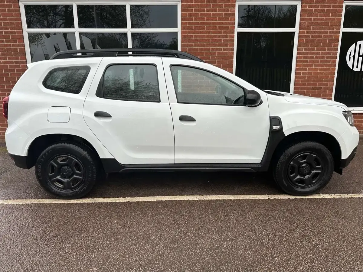 Second-hand Dacia Duster Essentiel 90 CP (66 kW) 2022 Alb SUV