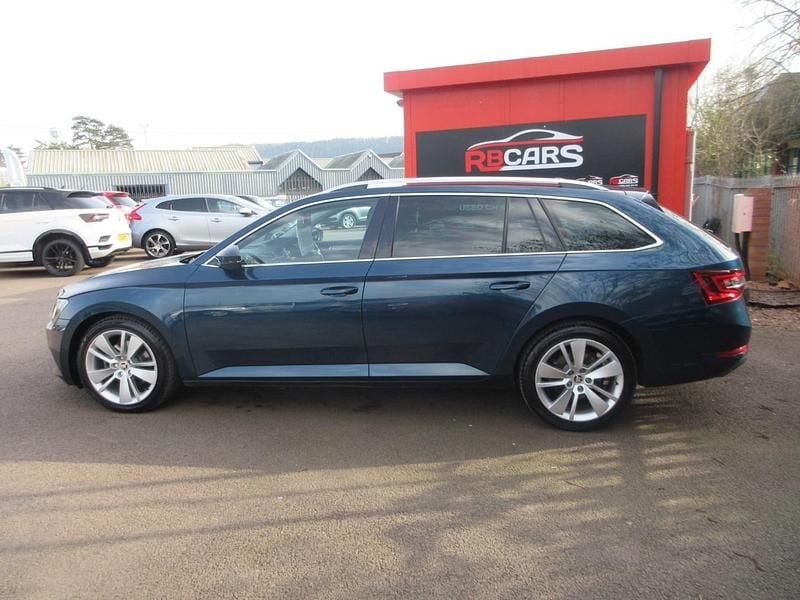 Usado Skoda Superb SE L Executive 190 CV (139 kW) 2019 Azul Familiar