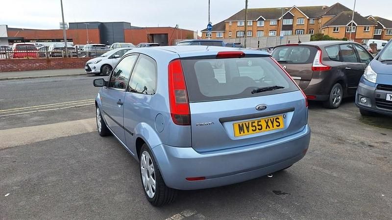 Usado Ford Fiesta Style 75 HP (55 kW) 2005 Azul Citadino