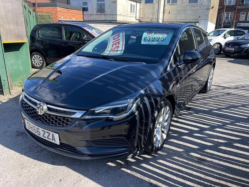 Used Vauxhall Astra 110 HP (80 kW) 2016 Black Hatchback