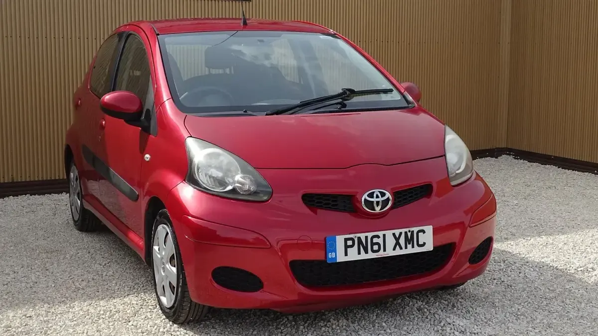 Used Toyota Aygo 68 HP (50 kW) 2011 Red Hatchback