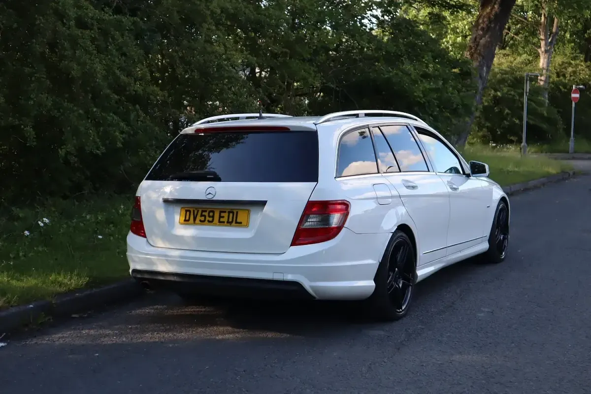 Used Mercedes C180 156 HP (114 kW) 2009 White Estate