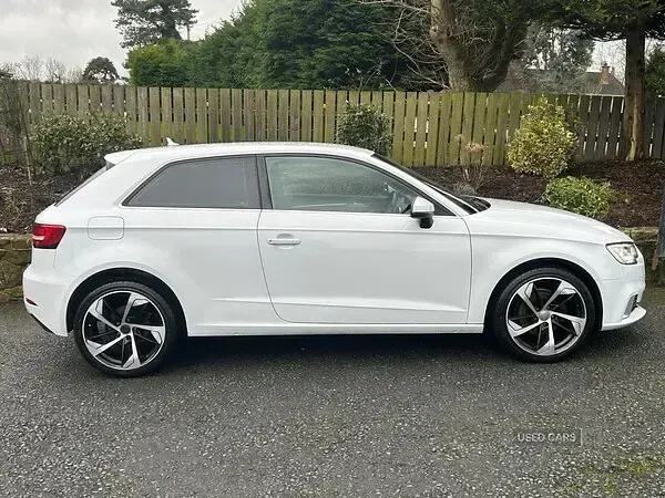 Used Audi A3 Sport 110 HP (80 kW) 2016 White Hatchback