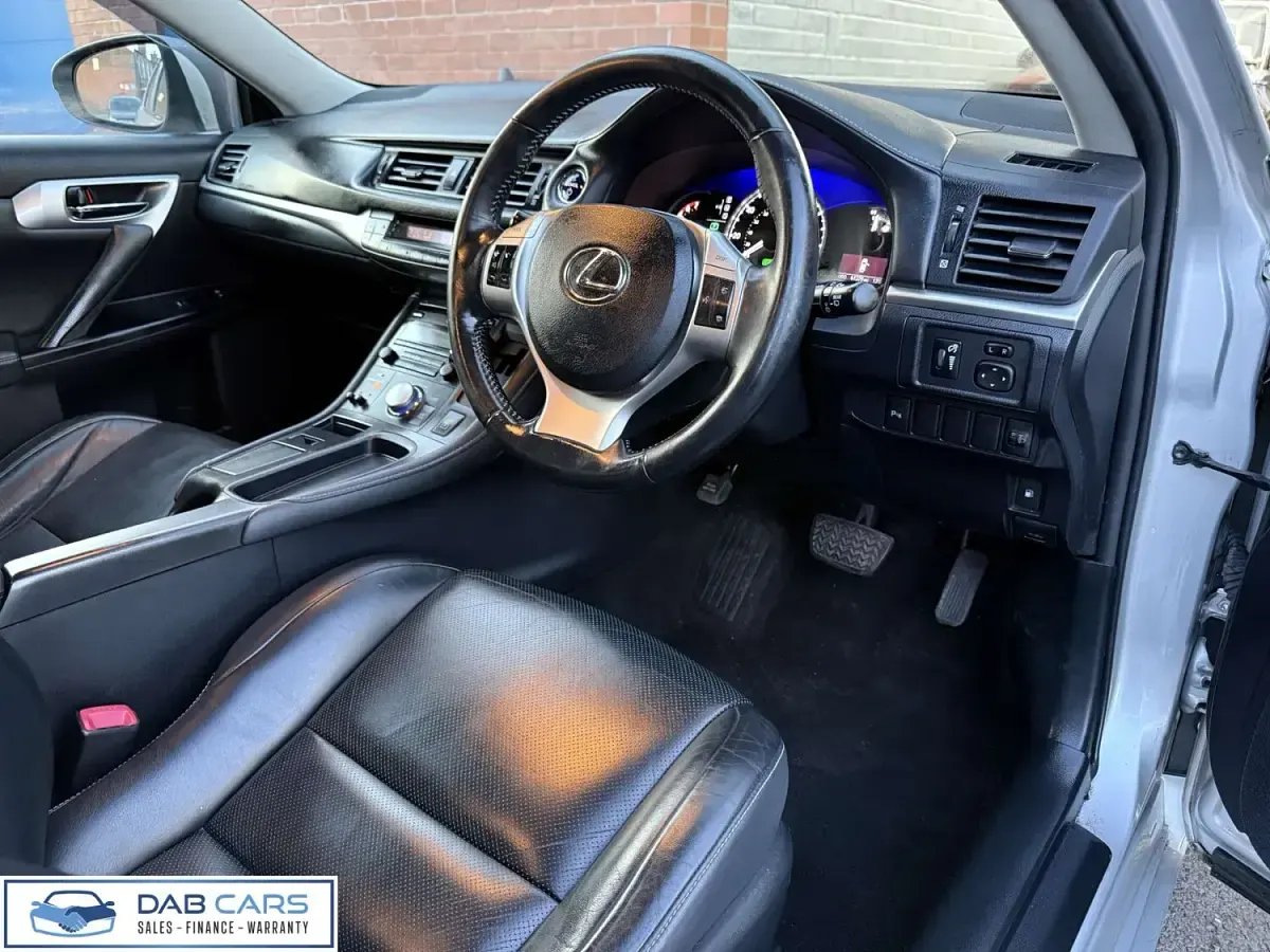 Used Lexus CT200h 136 HP (100 kW) 2011 Silver Hatchback
