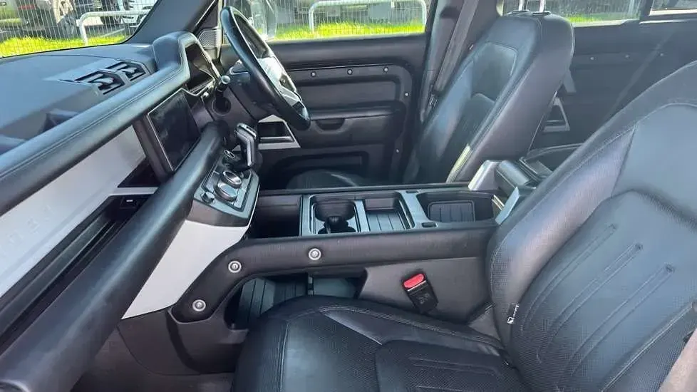 Used Land Rover Defender HSE Dynamic 300 HP (220 kW) 2021 Black SUV