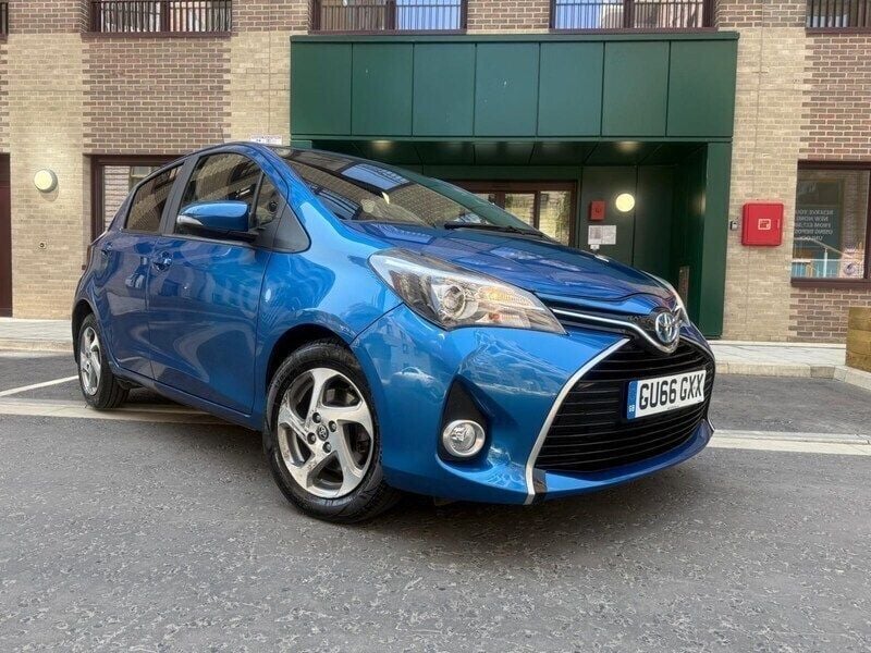 Blue Used 2016 Toyota Yaris Hybrid Hatchback | £7,495 (Super price) - Image 1/4
