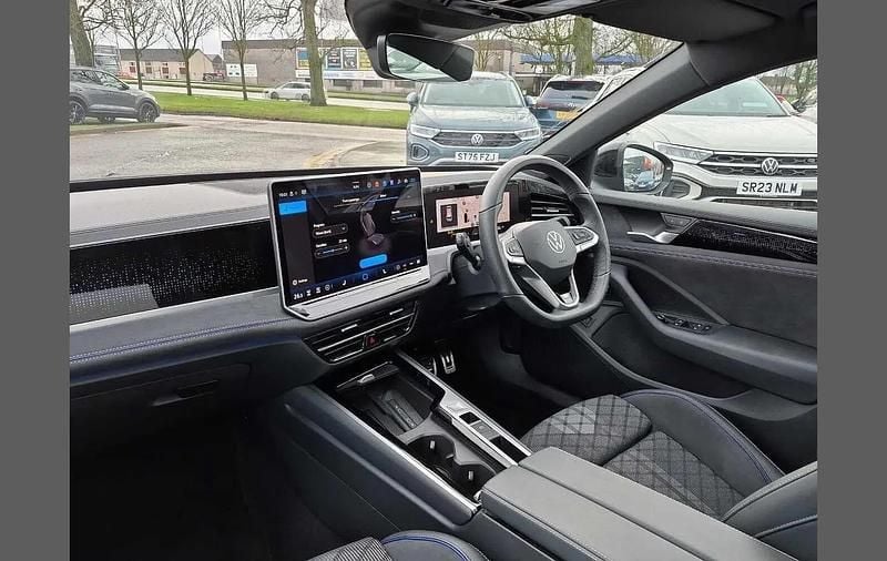 Used VW Passat R-line 147 HP (108 kW) 2025 Grey Estate