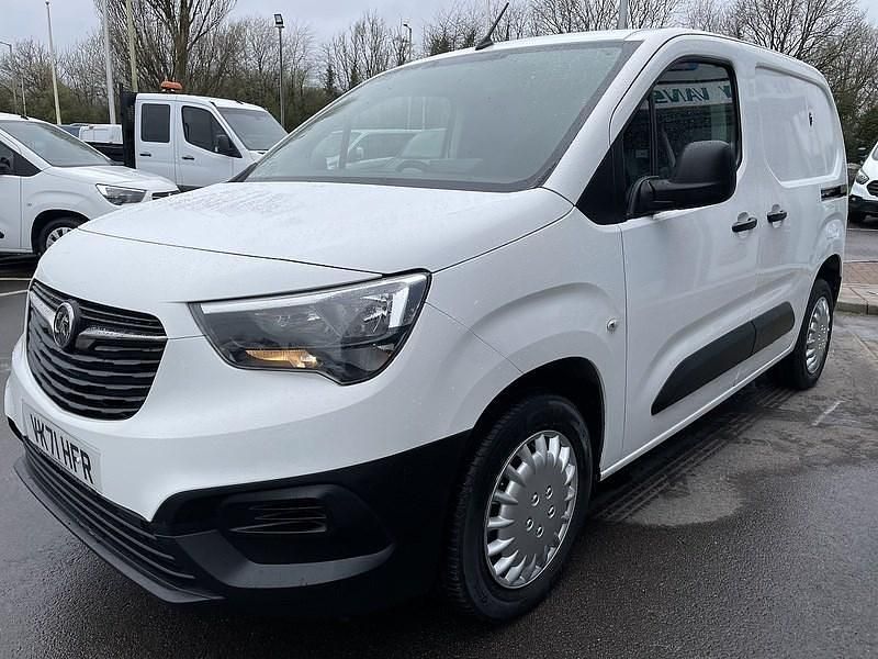 Used Vauxhall Combo Edition 75 HP (55 kW) 2021 White MPV