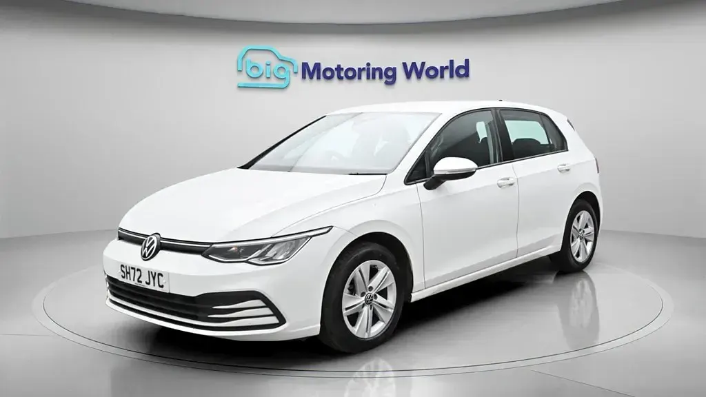 Używany VW Golf VIII S 130 KM (95 kW) 2023 Biały Hatchback