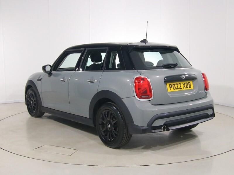 Usado Mini Cooper Classic 134 HP (98 kW) 2022 Cinzento Citadino