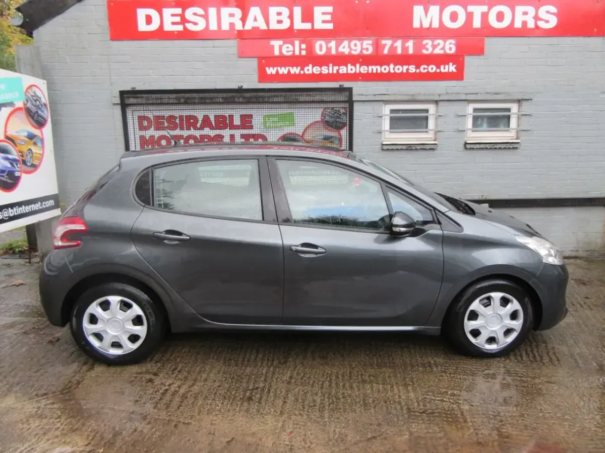 Used Peugeot 208 Access 82 HP (60 kW) 2014 Grey Hatchback