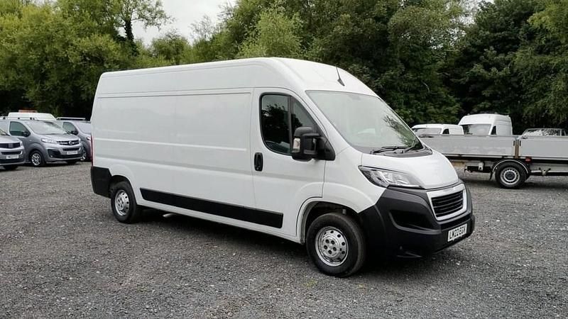 White Used 2022 Peugeot Boxer Van | £9,490 (Fair price) - Image 1/4