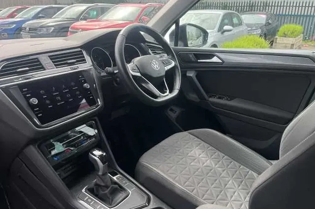 Begagnad VW Tiguan Life 150 HK (110 kW) 2022 Svart SUV