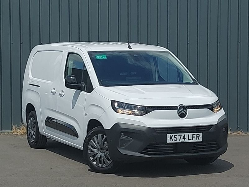 White New 2024 Citroën Berlingo MPV | £17,498 (Good price) - Image 1/4