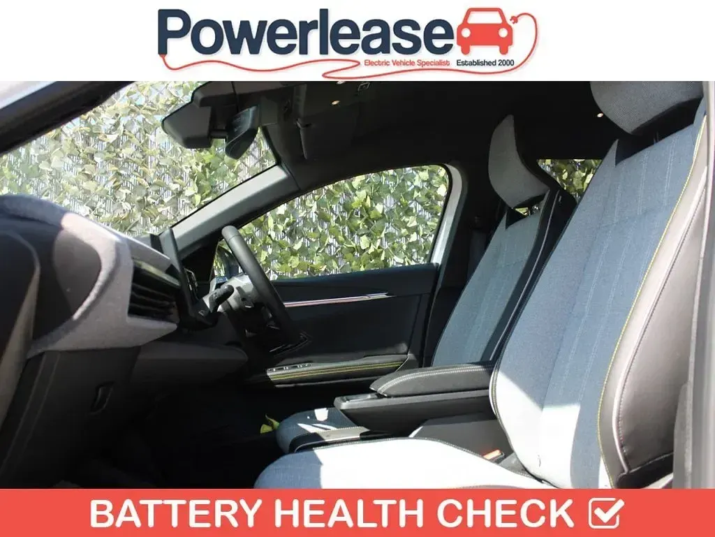 Used Renault Megane E-Tech Techno 161 kW (220 HP) 2023 White Hatchback