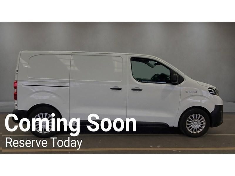 Used Toyota Proace 100 kW (136 HP) 2022 White MPV