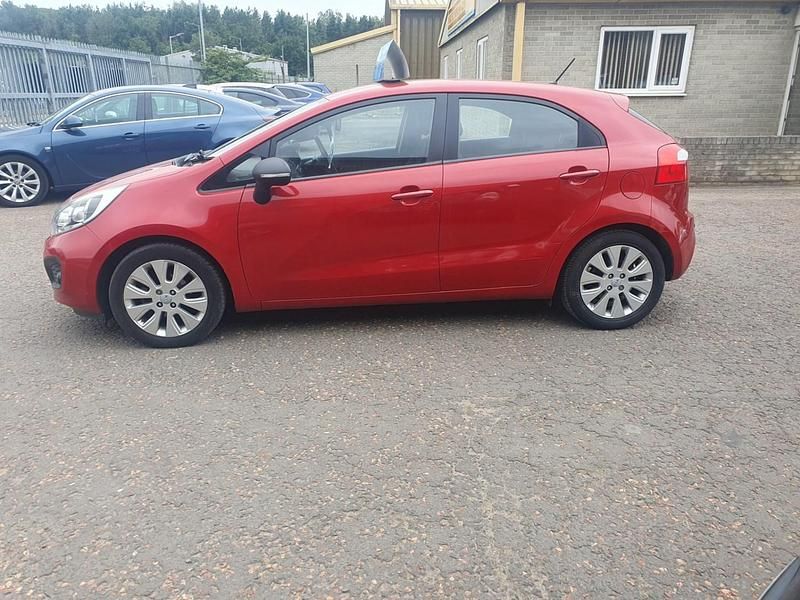 Used Kia Rio 75 HP (55 kW) 2014 Red Hatchback
