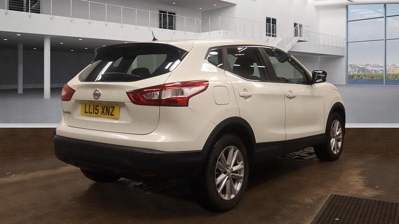 Used Nissan Qashqai Acenta 2015 Pure white SUV